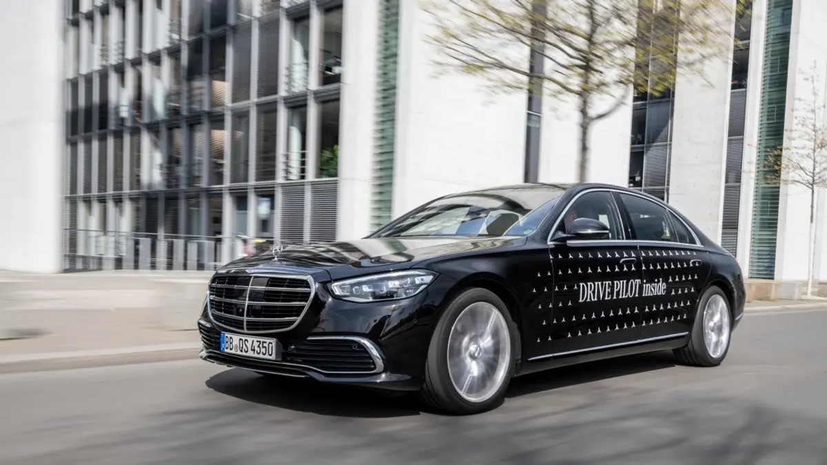 NHTSA proposes cyan marker lamps for driverless cars